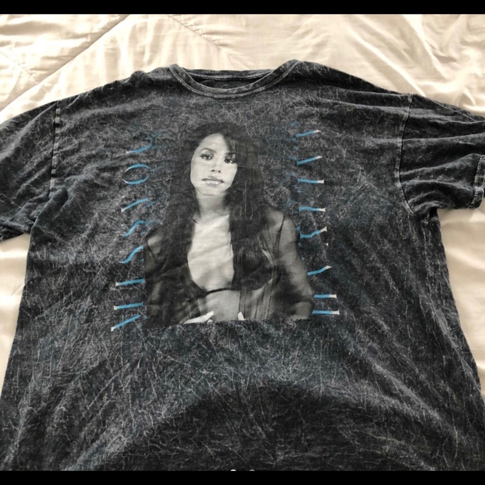 Tee shirt